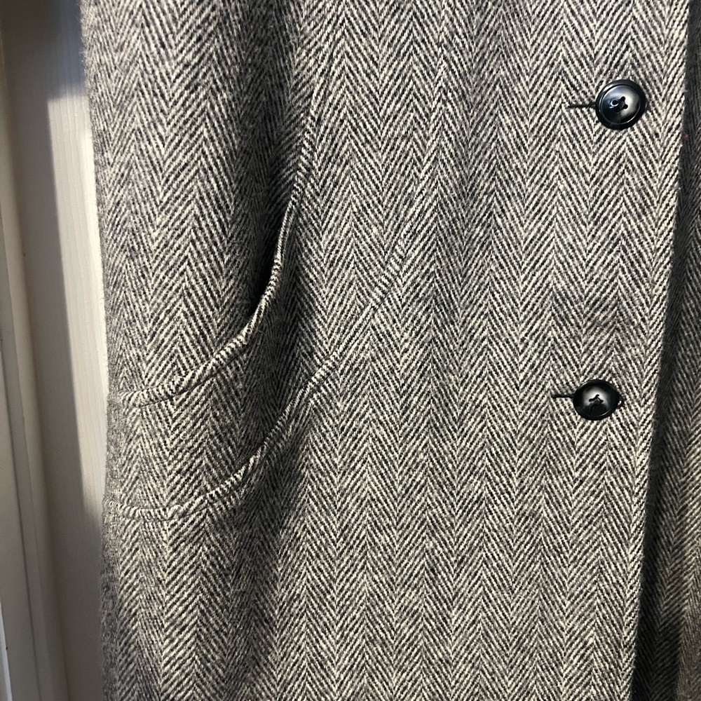 MAKE AN OFFER - HERMAN KAY VINTAGE Herringbone Coat - Picture 8 of 11